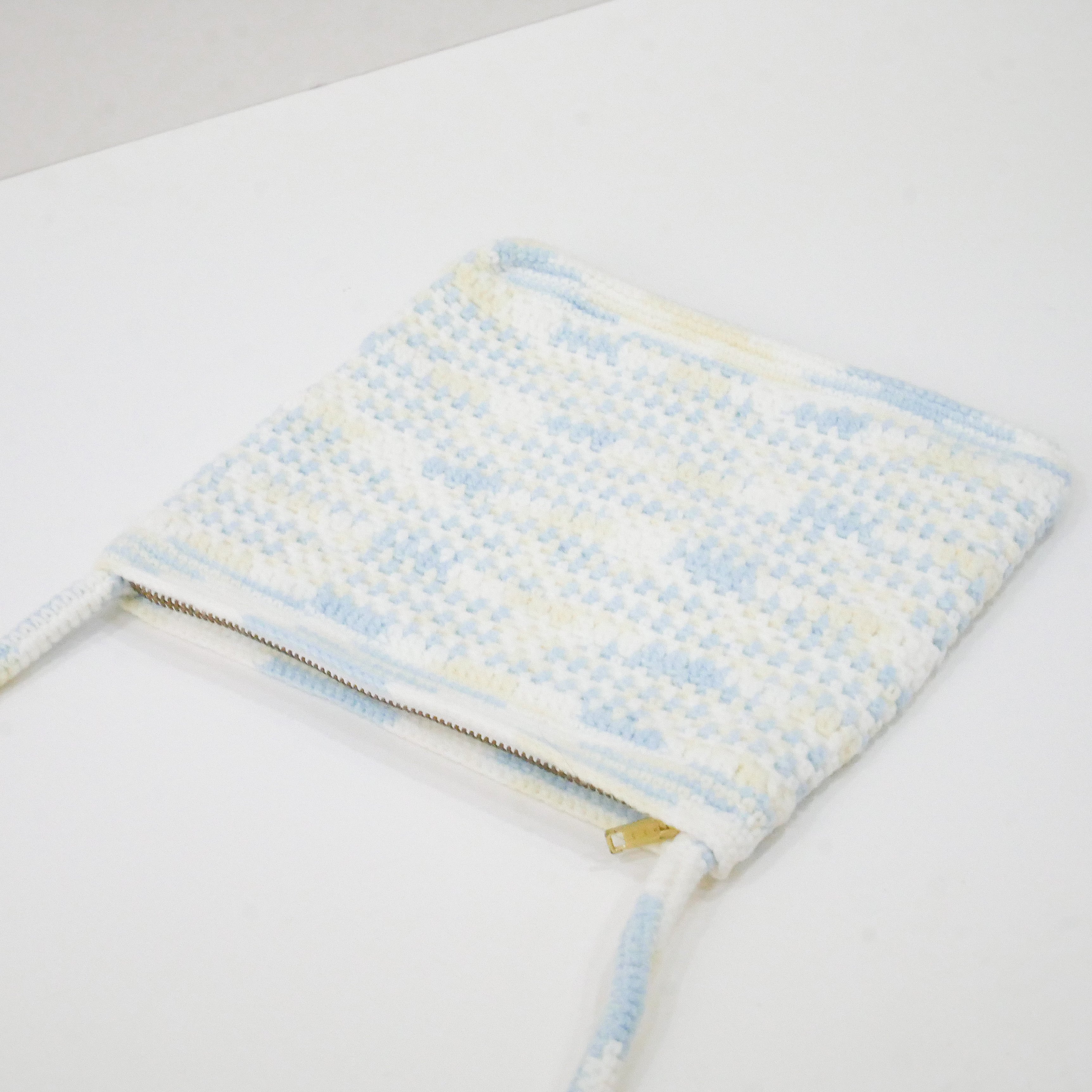 Azora Basic Sling Bag
