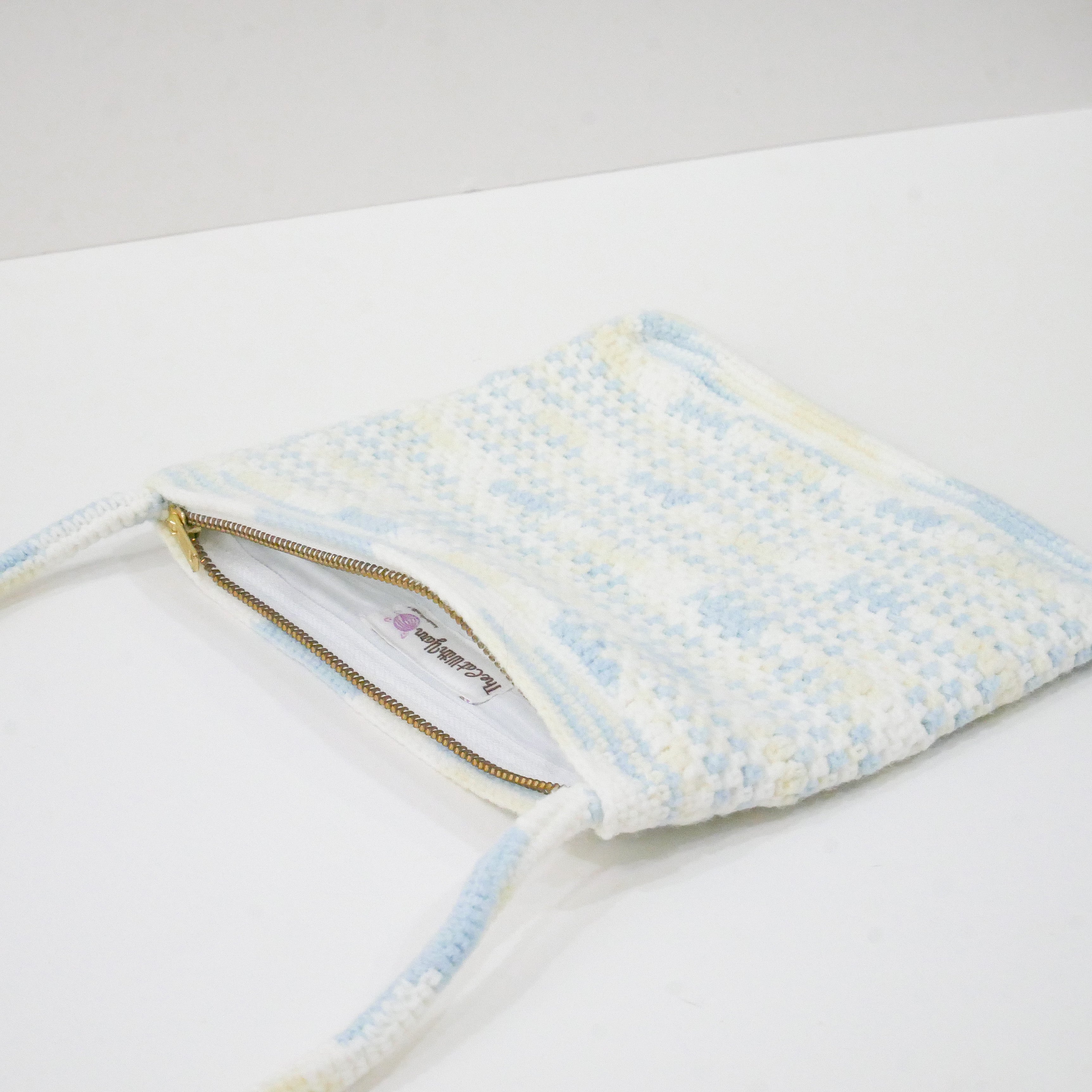 Azora Basic Sling Bag