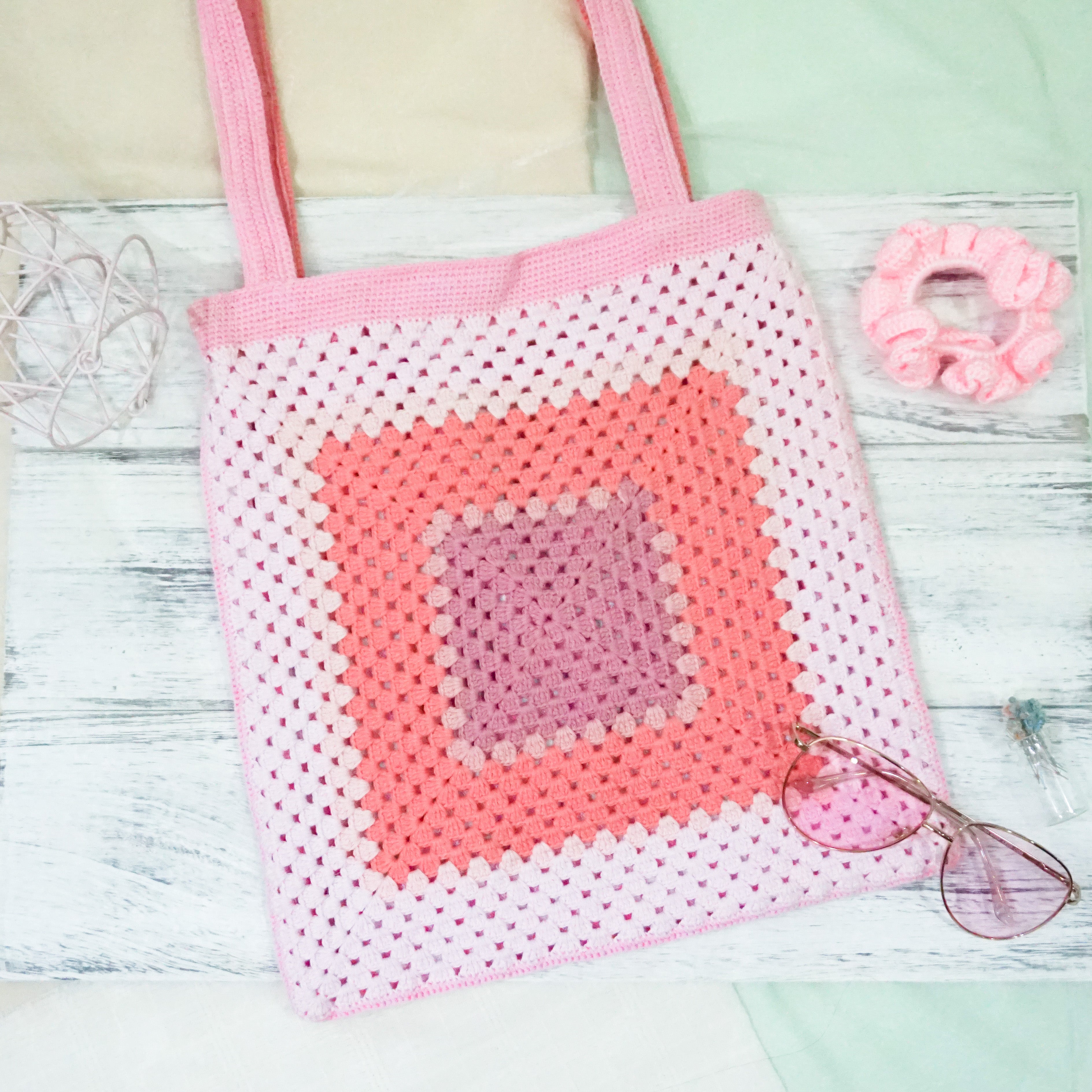 Iris Ginny Tote Bag